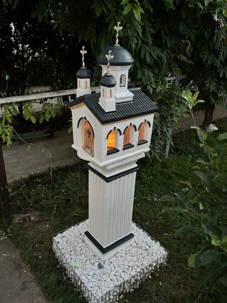 Mini Bisericuta cu postament