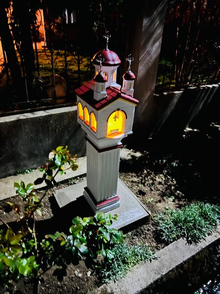 Mini Bisericuta cu postament