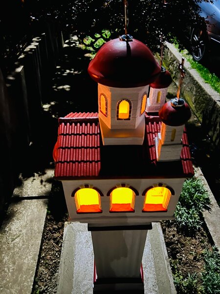 Mini Bisericuta cu postament